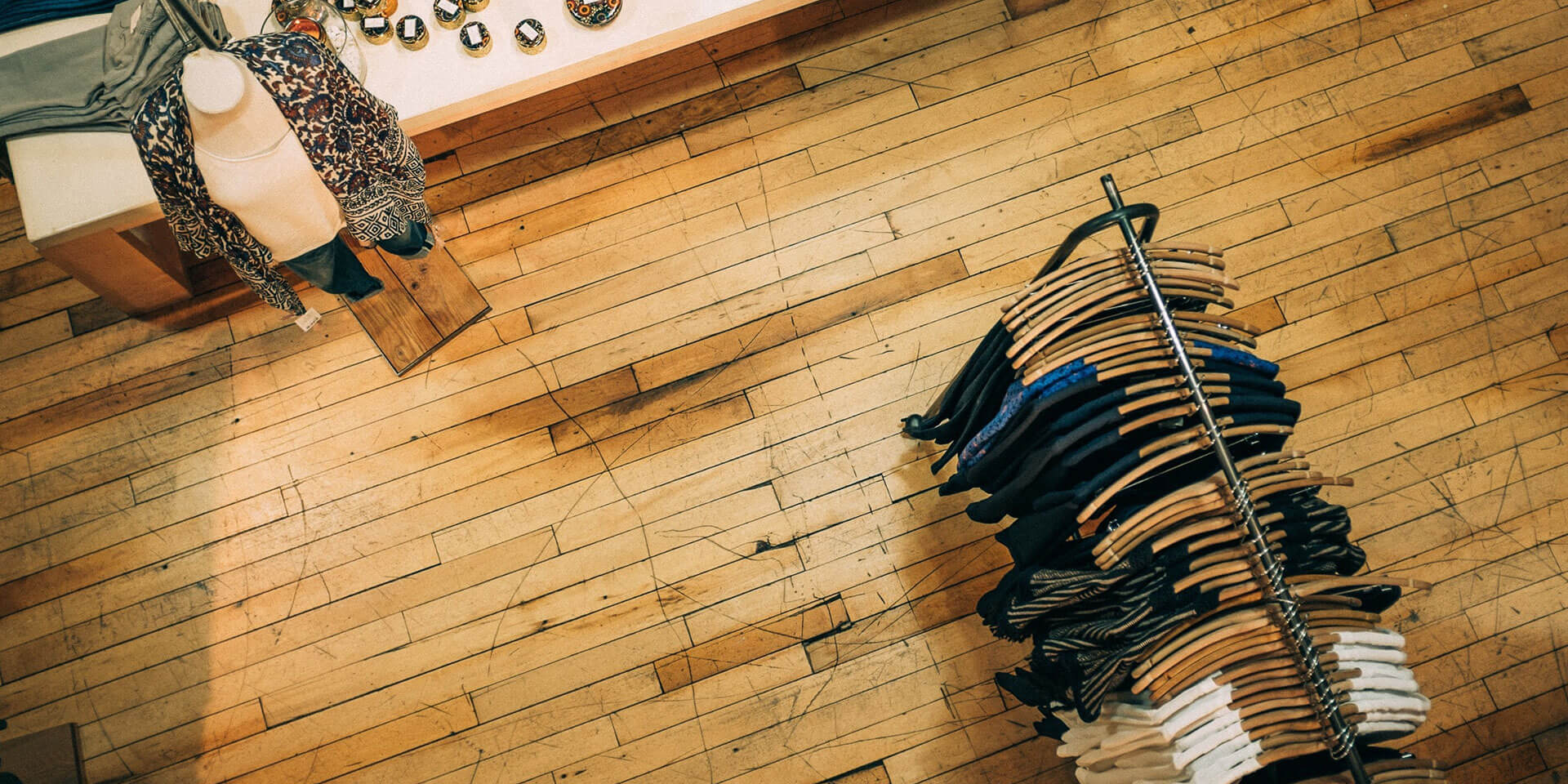 Why smart online retailers are opening physical stores